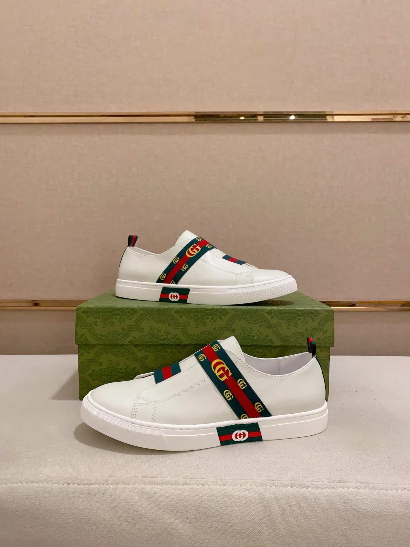 Men's clothing and shoes💰 440💰🇮🇹🇮🇹GUCCI (Gucci) top 🔍🔍 spring and summer models are on sale at the same time, the upper 🇮🇹 imported Italian first-layer cowhide, fully imported sheepskin lining 💪💪, completely 1⃣️compared 1⃣️Reproduction🇮🇹💪💪, ⚠Sole: The original sole is specially provided by the original factory, the exclusive movable molded sole is super comfortable, ⚠Original factory follow-up goods, 🔍🔍high quality, you can enter and leave the counter at will, welcome to compare⚠. Code number:38-44